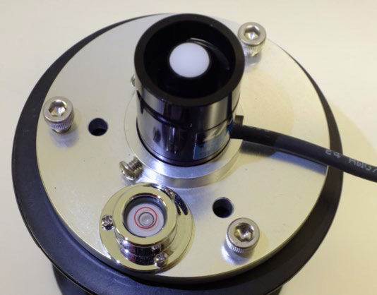Figure 1 - Regular quantum sensor attached to a leveling plate